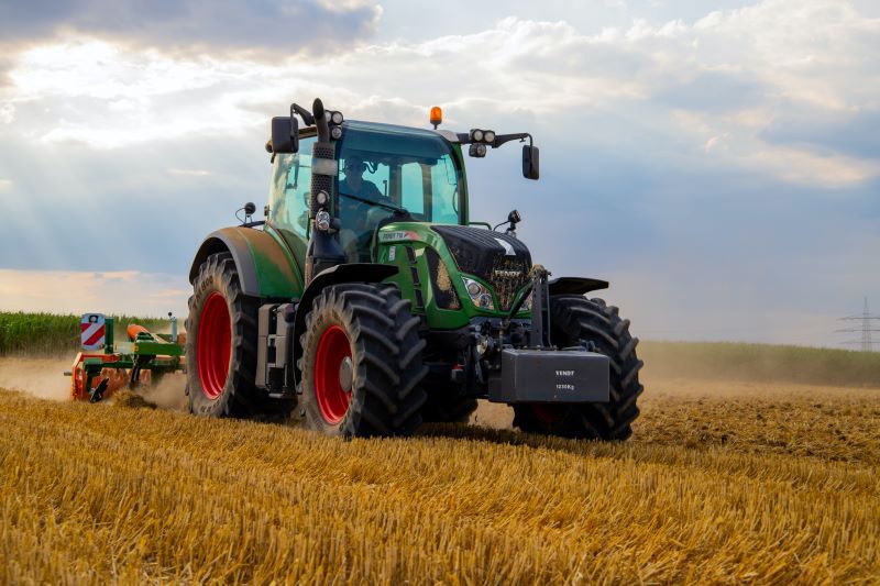Traktori lauksaimniecībai: kur pārdot izdevīgi, iegādāties lētāk?